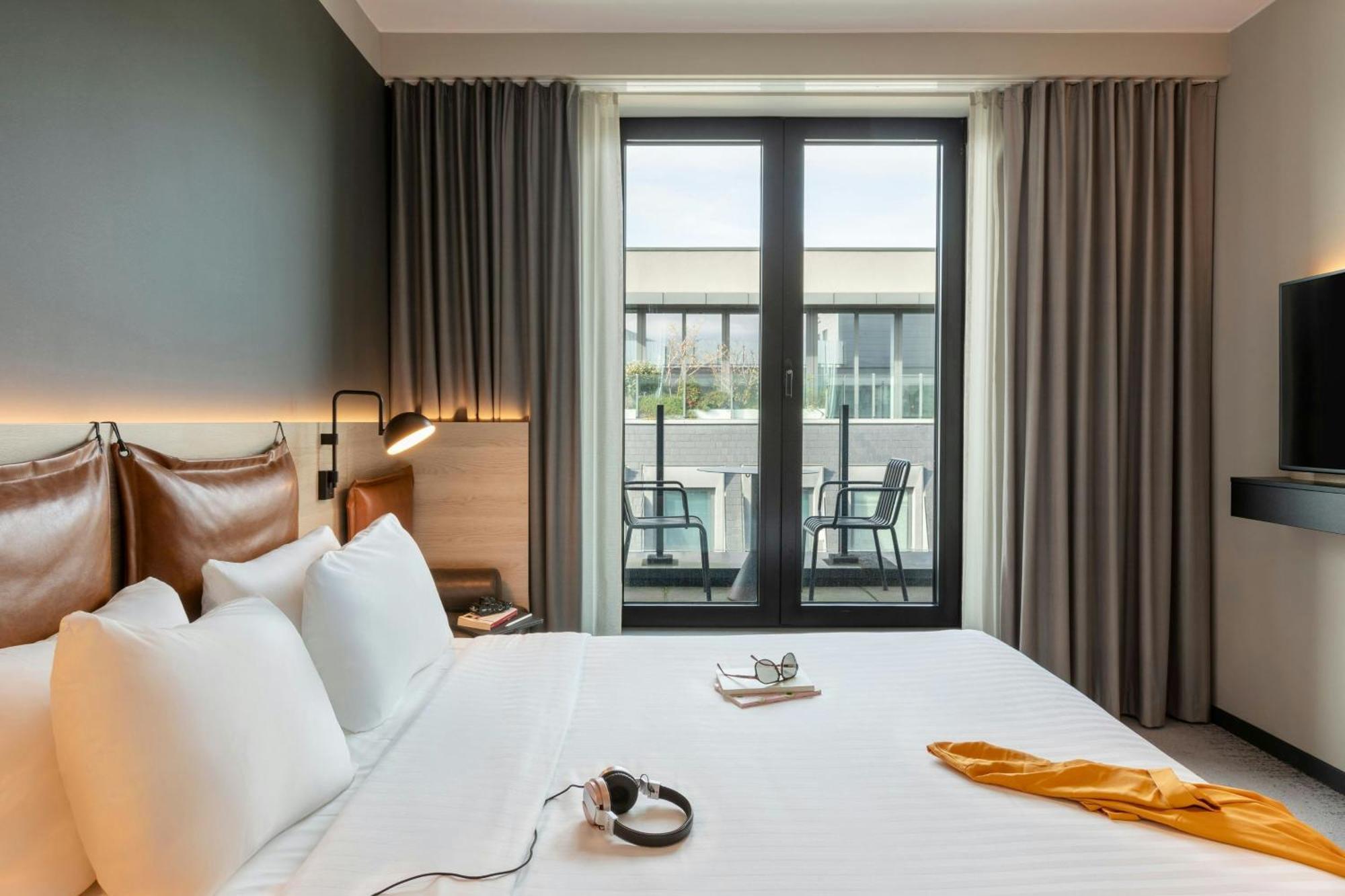 Moxy Brussels City Center Ixelles Exterior photo
